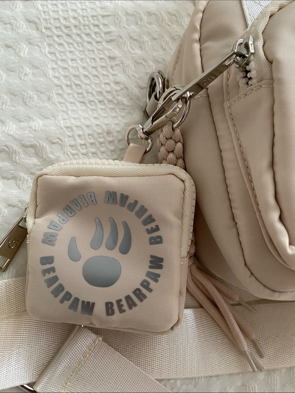 Bearpaw Crossbody Bag - Picture 9 of 9